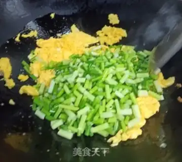 Make Garlic fried eggs step 5