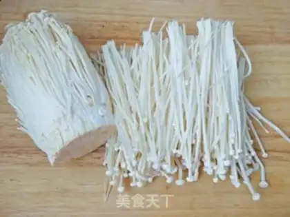 Make Spicy golden needle mushrooms step 1