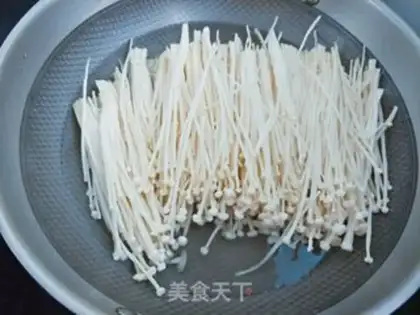 Make Spicy golden needle mushrooms step 2