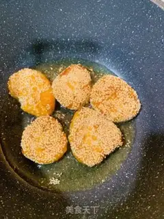 Make Red potato sesame cake step 3