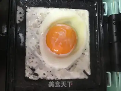 Make Bacon egg sandwich step 1