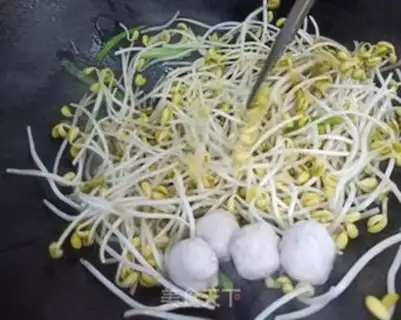 Make Seaweed bean sprouts, bean concubines soup step 3