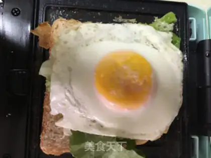 Make Bacon egg sandwich step 4
