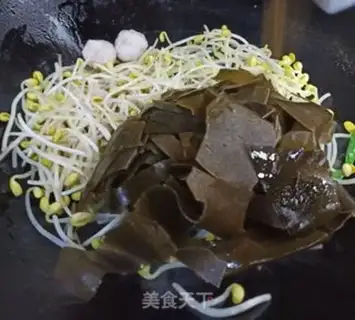 Make Seaweed bean sprouts, bean concubines soup step 4
