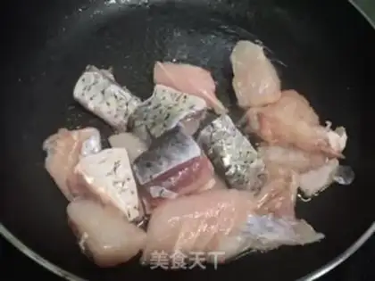 Make Garlic burns dried fish step 1