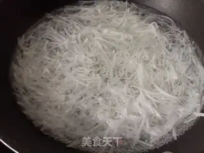 Make Shrimp radish soup step 1