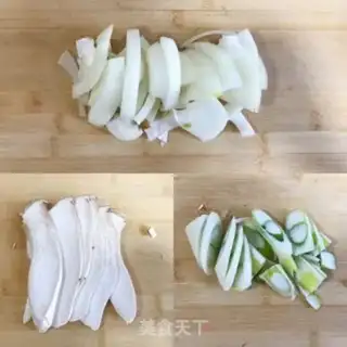 Make Korean sprouts pork pot step 1