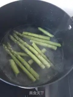 Make Fried egg toast salad step 3