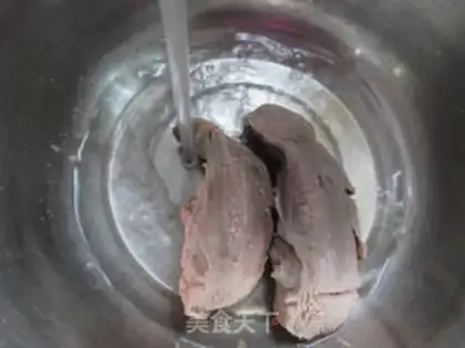 Make The smelly pig tongue step 1