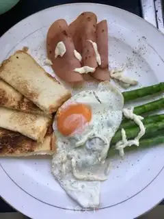 Make Fried egg toast salad step 10