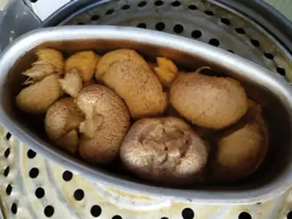 Make Black garlic monkey head, chicken soup step 0