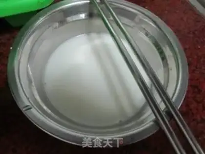 Make Quick-hand soup, thin-skinned meat step 2