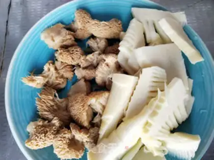 Make Black garlic monkey head, chicken soup step 5