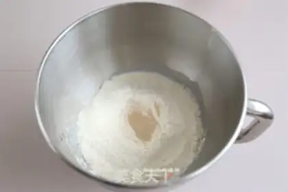 Make Onion pine bread step 1