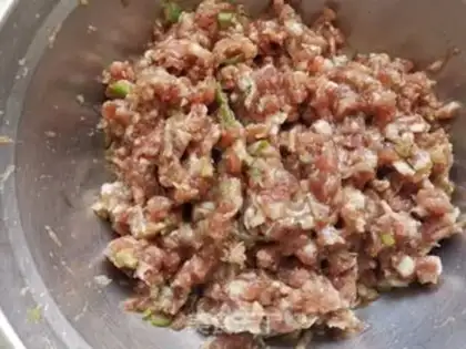 Make Bean-skin gill and mushroom meatloaf step 0