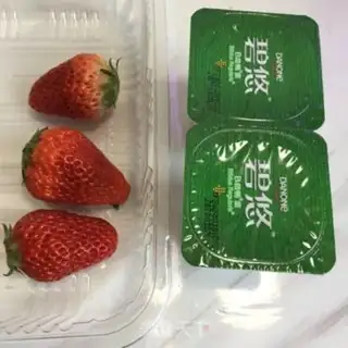 Make Strawberry yogurt step 0