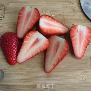 Make Strawberry yogurt step 1