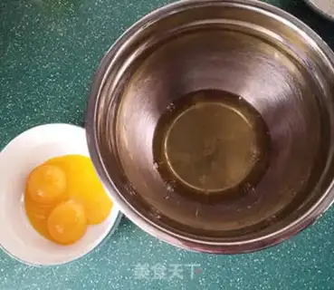 Make Tea and cream cake rolls step 1