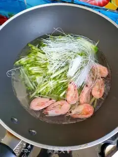 Make Carrot shrimp fan soup step 4