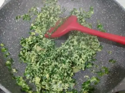 Make Eggs in herbs step 5