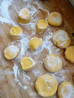 Make Purple peanut sesame buns step 12