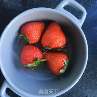 Make Strawberry eggs step 1