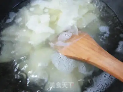 Make Tomato fried potatoes step 1