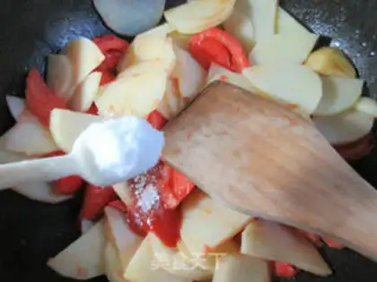 Make Tomato fried potatoes step 6
