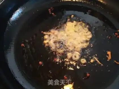 Make Potato pepper fried eggs step 4