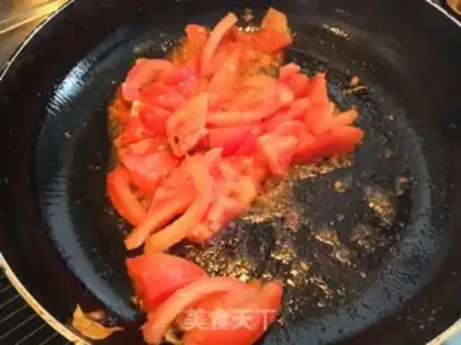 Make Potato pepper fried eggs step 5