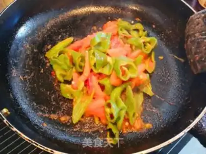 Make Potato pepper fried eggs step 6