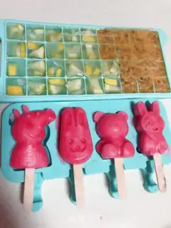 Make Fruit yogurt popsicle step 1
