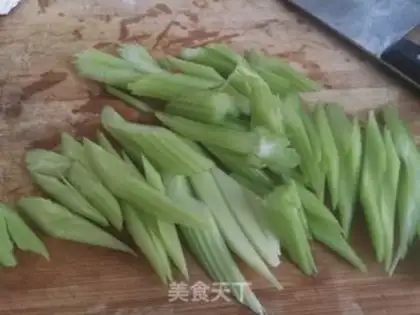 Make Celery with ears step 1