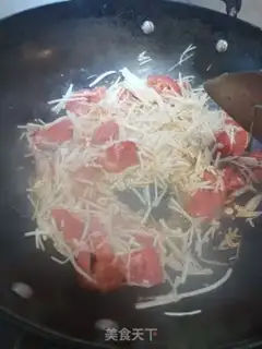 Make Tomato gin and mushroom soup step 0