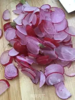 Make Cherry radish liver soup step 1