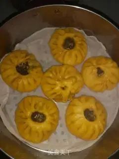 Make Sour crumbs and curd buns step 13