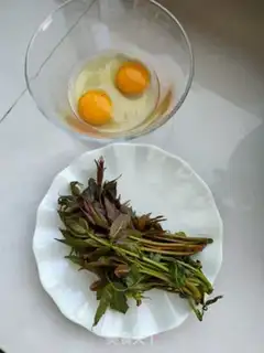 Make Eggs from the fragrance stand step 0