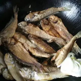 Make Squirt the yellowfish step 4