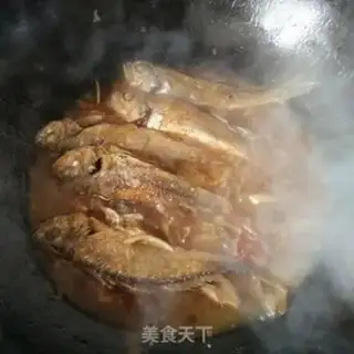 Make Squirt the yellowfish step 5