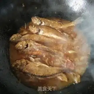 Make Squirt the yellowfish step 6