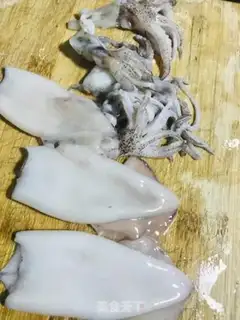 Make Squeeze the pepper and blow the squid step 1