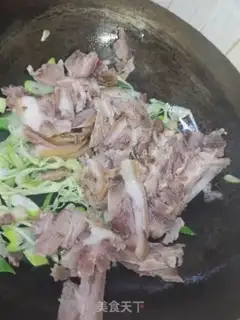 Make Onion fried pork step 3