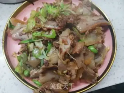 Make Onion fried pork step 5