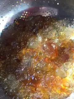 Make Peach glue and silver-eared lotion soup step 1