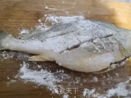 Make Dry-burned yellow fish step 1