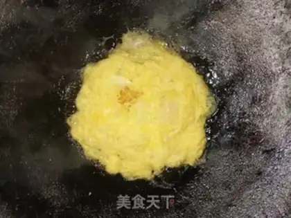 Make Tomato fried eggs step 2