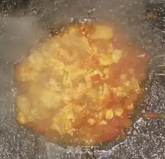 Make Tomato fried eggs step 4