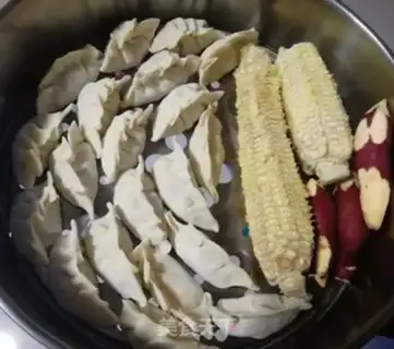 Make Corn pork dumplings step 4