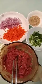 Make Onion beef buns step 0