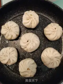 Make Onion beef buns step 1